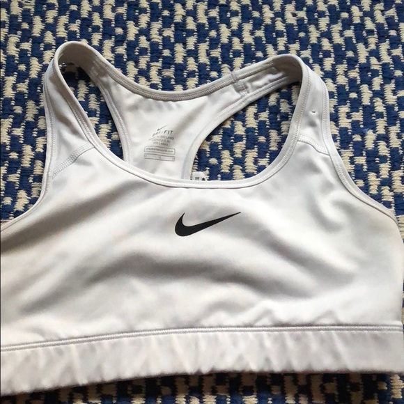 2 M Nike Sports Bras - Picture 5 of 7